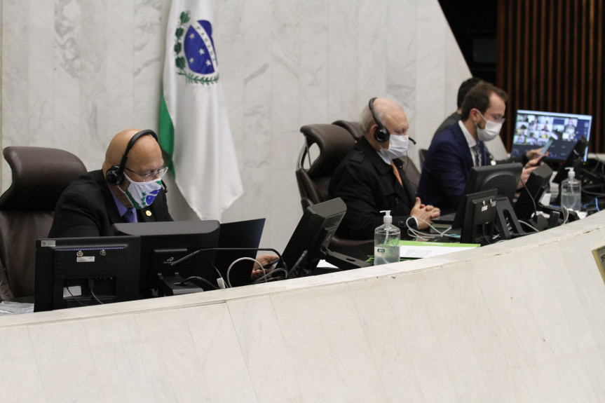 Deputados falaram durante a sessão plenária sobre as medidas restritivas implantadas pelo Governo para combater o avanço da Covid-19 no Paraná.