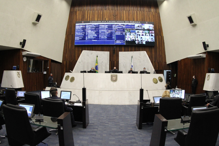 Projetos que permitem denúncias de violência doméstica por whatsapp seguem em discussão na Assembleia Legislativa do Paraná.