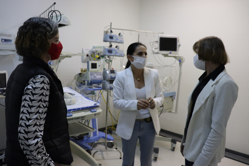 Deputada Luciana Rafagnin (PT) durante visita ao Hospital Regional do Sudoeste.