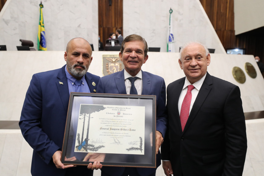 General Silva e Luna recebe o título de cidadão Honorário do Paraná.