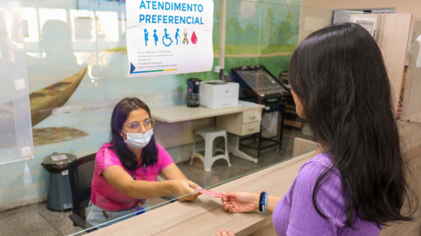 A proposta vale para estabelecimentos públicos e privados que prestam atendimento ao público.