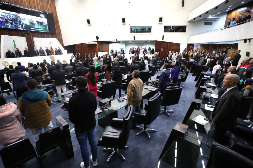 Solenidade lotou o Plenário da Assembleia Legislativa na noite desta segunda-feira (1º).