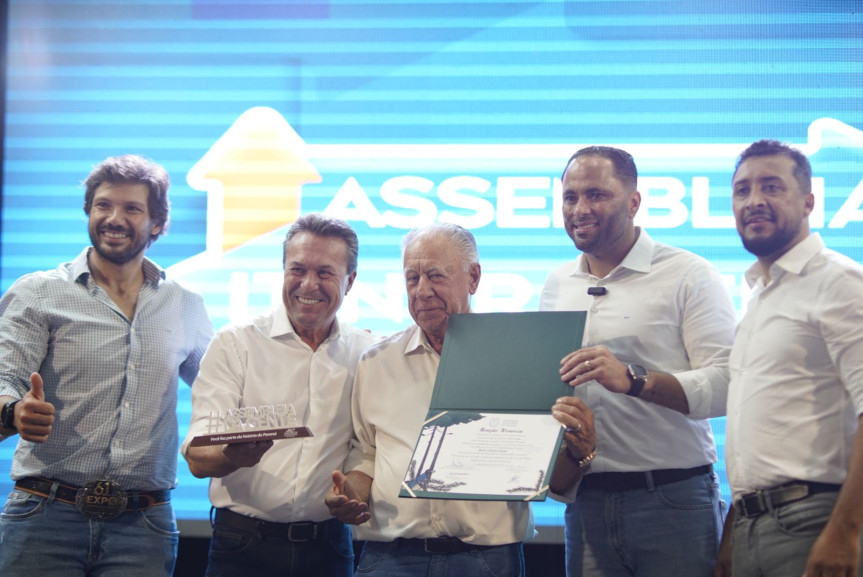 As homenagens ocorreram no decorrer da solenidade que deu início à 49ª ExpoUmuarama, que será realizada até o dia 17 de março, no Parque Internacional Dario Pimenta da Nóbrega.