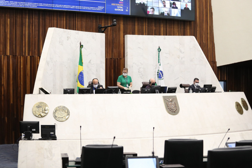 Proposta que tem como objetivo acabar com a burocracia enfrentada por autistas na emissão de laudo é aprovada pelos deputados.