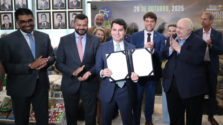 Assinatura do Termo de Cooperação entre a Escola do Legislativo e Abradep ocorreu nesta terça-feira (28).