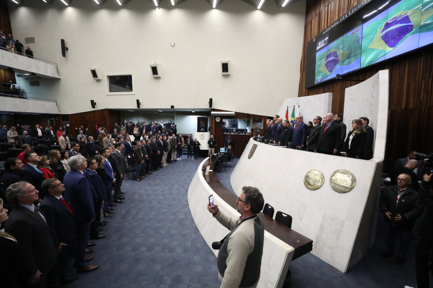 Solenidade lotou o Plenário da Assembleia Legislativa na manhã desta quarta-feira (29).