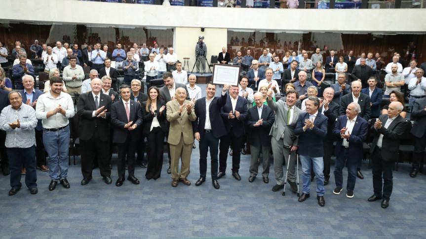 Solenidade lotou o Plenário da Assembleia Legislativa na noite desta quinta-feira (4).