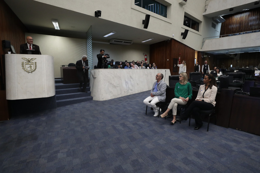 Assembleia homenageia 75 anos do Hospital da Cruz Vermelha.