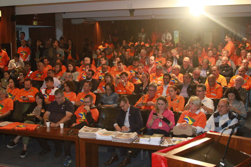 Audiência pública debateu a privatização das unidades da Petrobras em Araucária e São Mateus do Sul.