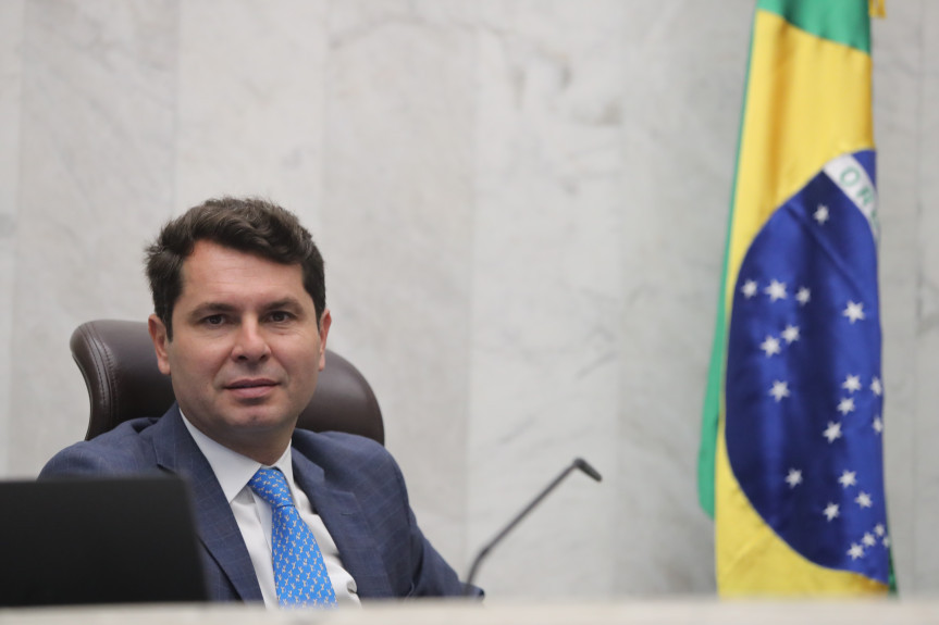 O primeiro-secretário da Casa, deputado Alexandre Curi (PSD), assina a proposição.