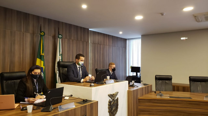 Deputado Paulo Litro, presidente da Comissão de Indústria, Comércio, Emprego e Renda da Assembleia Legislativa do Paraná, comandou o debate sobre a retomada das atividades econômicas no estado.