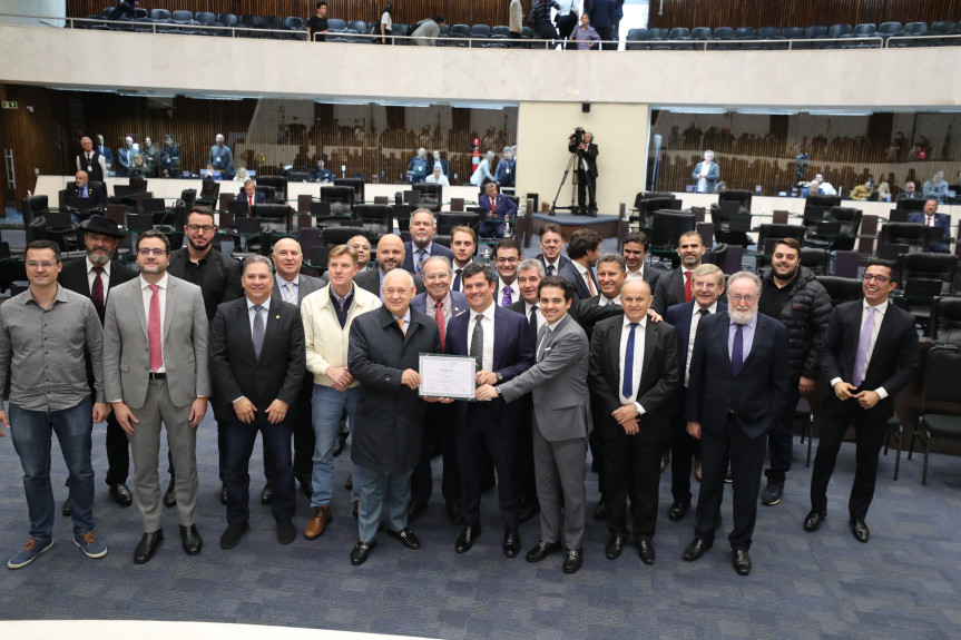 O senador eleito Sérgio Moro esteve nesta segunda-feira (07) na Assembleia Legislativa e reafirmou o compromisso de seu mandato com o Paraná.