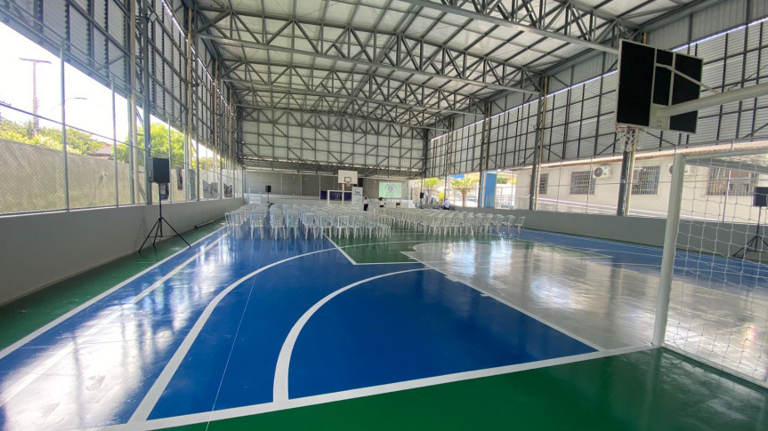A quadra poliesportiva coberta tem 651 metros quadrados e passa a integrar a estrutura da unidade.