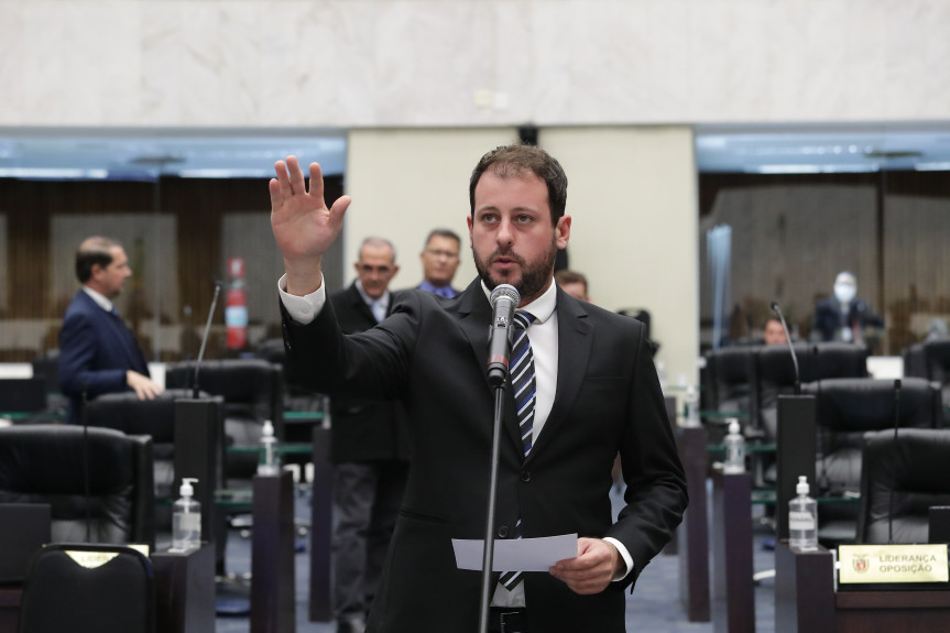 Natan Sperafico assume mandato de deputado na Assembleia Legislativa.