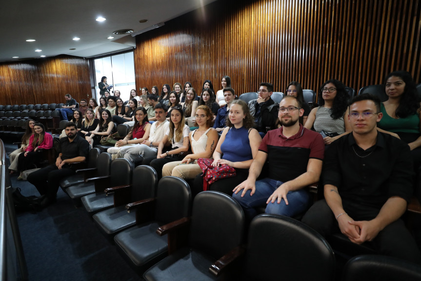 Alunos puderam conhecer as dependências da Assembleia Legislativa.