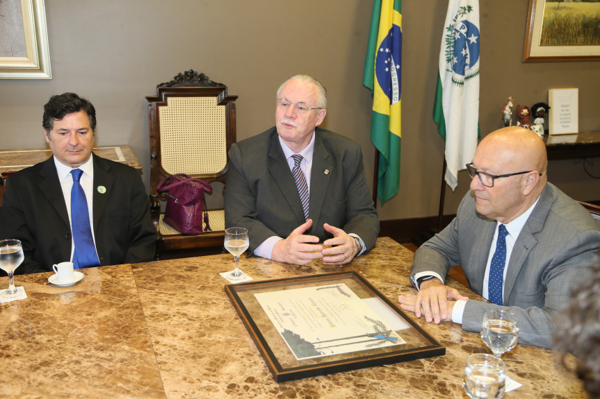 Rubens Gennaro recebe Título de Cidadão Honorário do Paraná