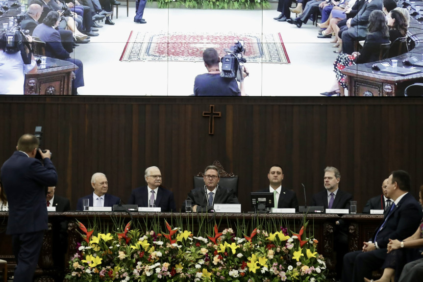 O desembargador Luiz Fernando Tomasi Keppen foi empossado presidente do TJPR.