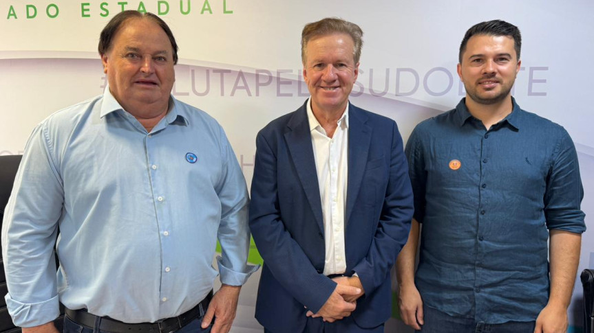 Vereador Palmendio, deputado Luis Corti e prefeito de São João, Joni Zanella.