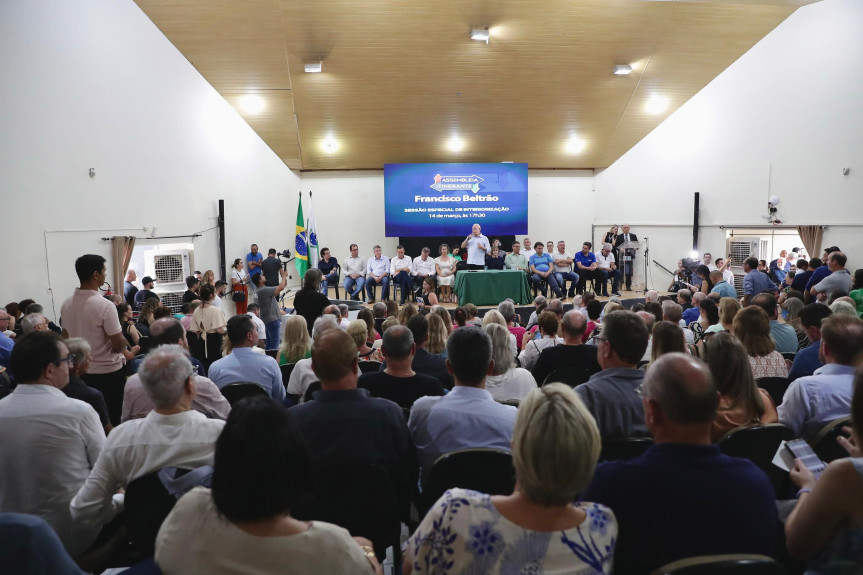 Sessão Especial lotou o Centro de Eventos Herculano Meurer, em Francisco Beltrão.