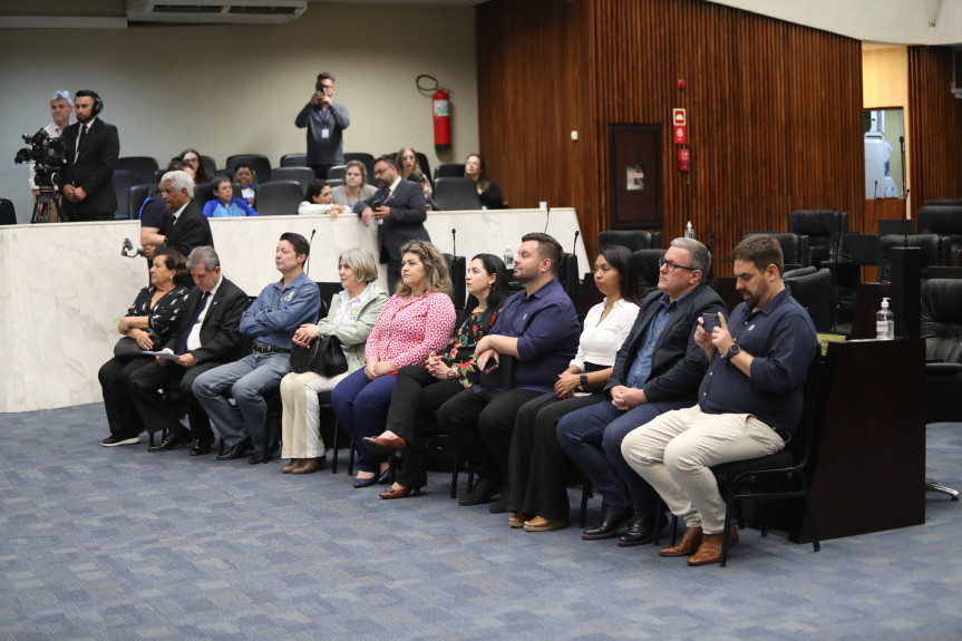 Assembleia homenageia os 60 anos da APAE Curitiba.