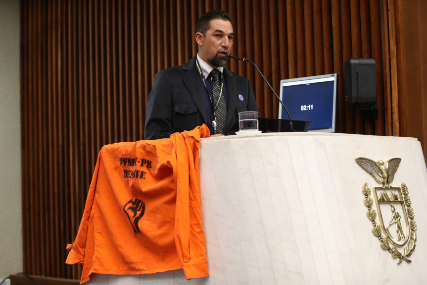 O representante do Sindiquímica, Paulo Antunes, falou no grande expediente sobre os impactos do fechamento da Fafen em Araucária.