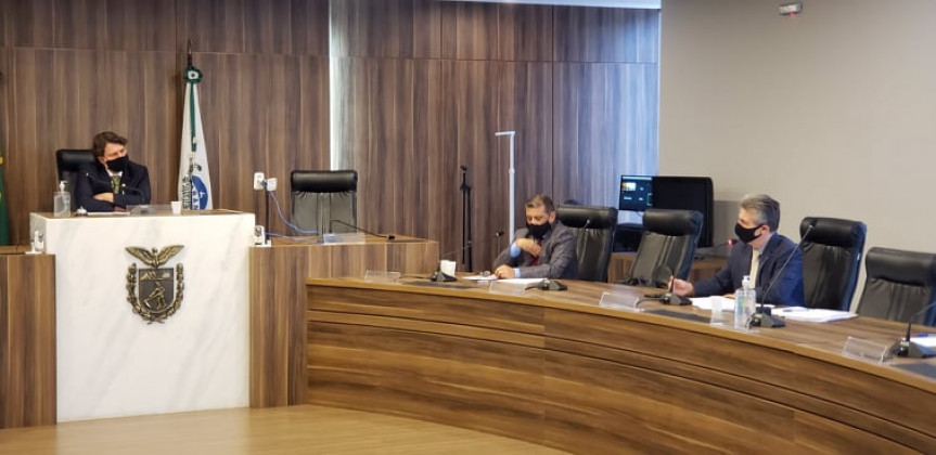 Proposta de uma emenda substitutiva foi apresentada no voto em separado do deputado Galo (PODE) e aprovada pelos integrantes do grupo de trabalho, retirando aumento de até 2000% nas custas de cartório.