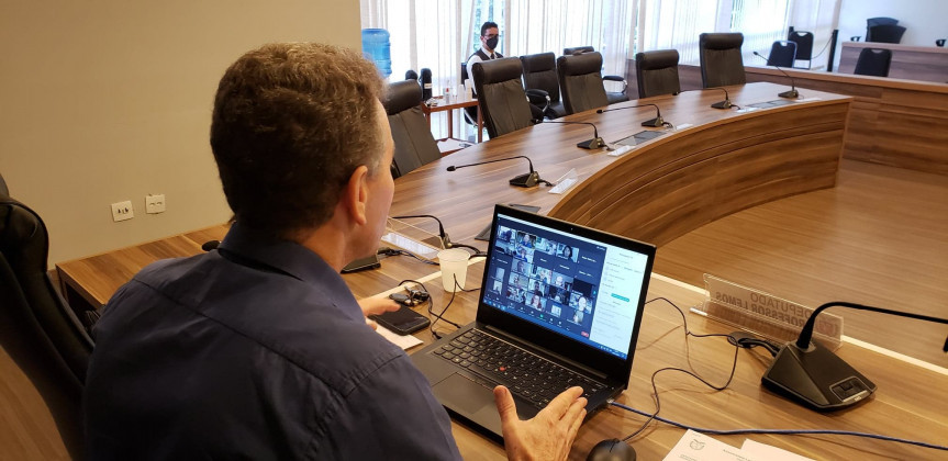 Audiência pública debateu a matriz curricular do ensino médio no estado.