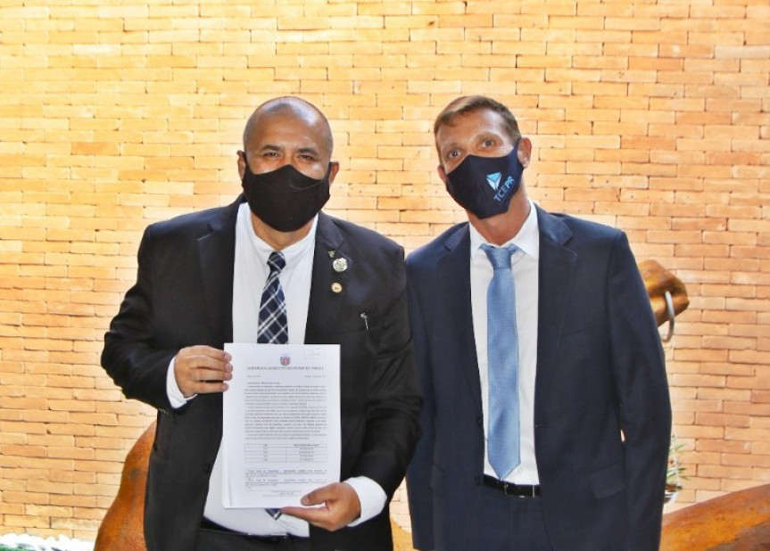 Deputado Soldado Fruet (PROS) com o presidente do TCE, Fábio Camargo.