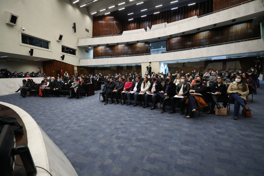 Escola do Legislativo realiza painel para debater as regras da nova Lei das Licitações e Contratos Públicos.