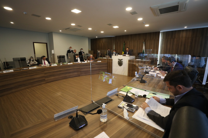 Reunião da CCJ desta terça-feira (18) aprovou parecer favorável ao projeto de lei que visa o fornecimento de absorventes descartáveis nas Escolas Públicas e Unidades Básicas de Saúde no Paraná.