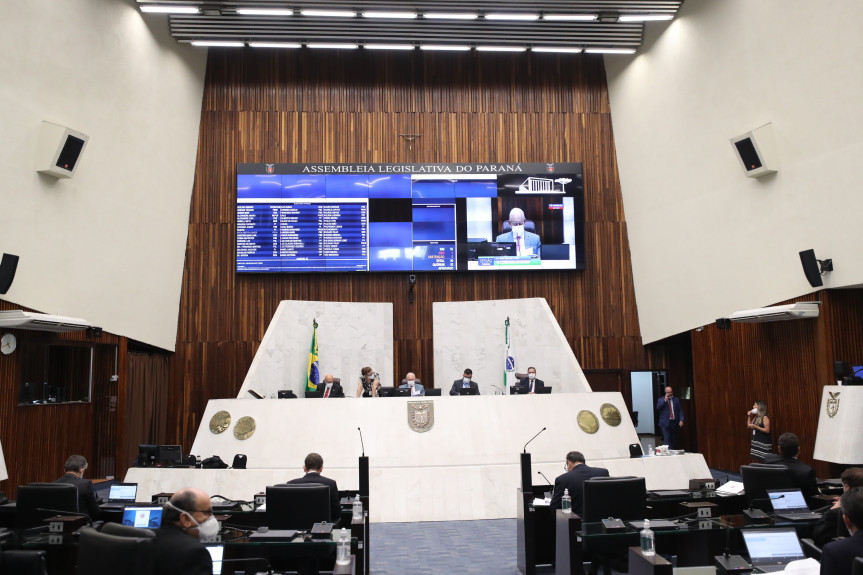 Assembleia garante Paraná com o maior piso regional do país.