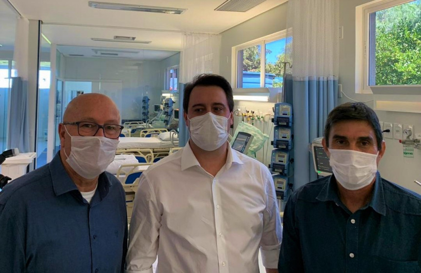 Hospital Regional de Santo Antônio da Platina recebe novos leitos e está estruturado para receber pacientes e fazer o tratamento da covid-19.