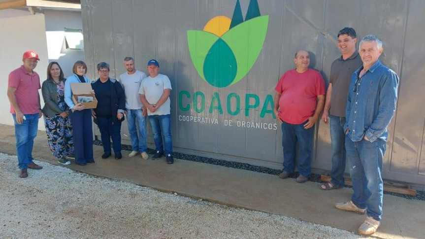 A deputada estadual Luciana Rafagnin (PT), líder do Bloco Parlamentar da Agricultura Familiar, visitou na manhã desta segunda-feira (26) a Cooperativa de Agricultores Orgânicos e de Produção Agroecológica (COAOPA) em Colombo, na Região Metropolitana de Curitiba.