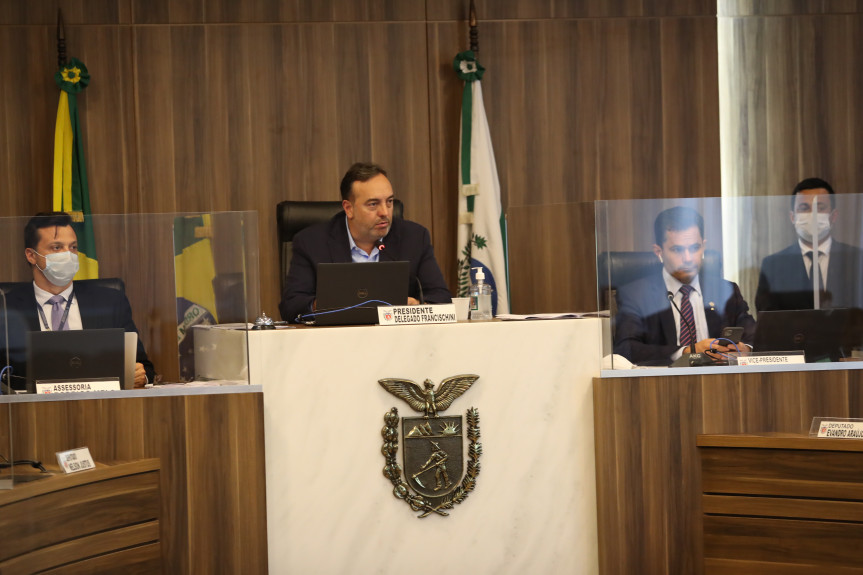 Deputados começam a discutir na CCJ a PEC da obrigatoriedade do ensino da língua espanhola nas escolas públicas.