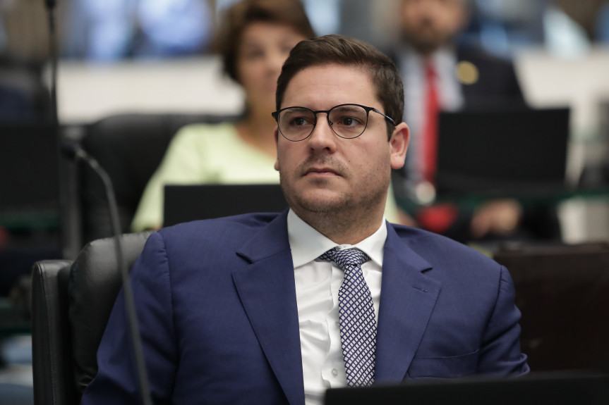 "Esse projeto representa a primeira ação de muitas que realizaremos através do legislativo a fim de valorizar e melhorar cada vez mais o ambiente de trabalho desta classe”, justificou Matheus Vermelho.