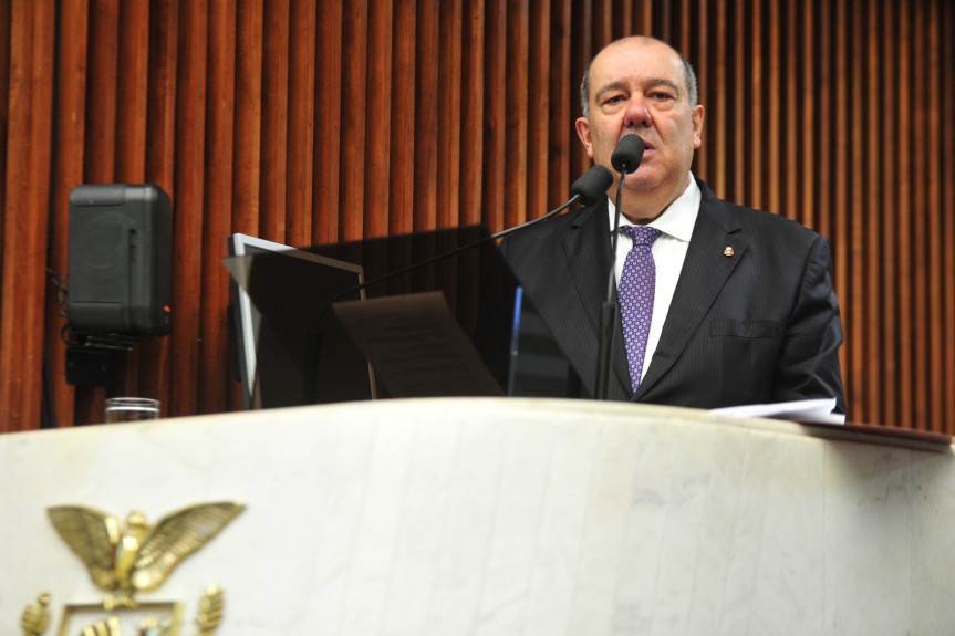 Sessão solene homenageou os 33 anos da Associação Amigos do HC e os três anos do Programa de Defesa dos Direitos da Criança e do Adolescente (DEDICA).