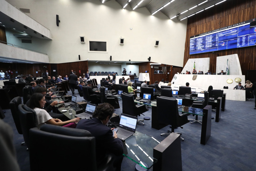 Projetos de lei que impactam na atuação dos policias civis, militares e oficiais do Corpo de Bombeiros do Paraná iniciaram a tramitação no Plenário da Assembleia Legislativa do Paraná.