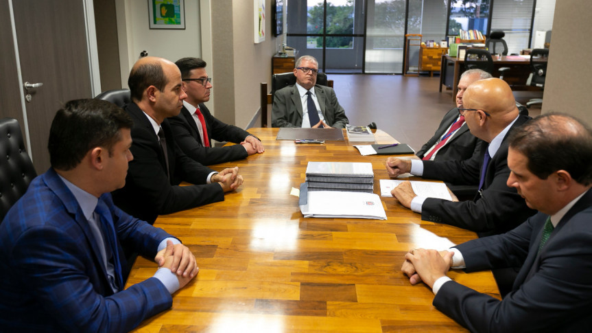 No final de maio, deputados que integram a Frente Parlamentar da Assembleia Legislativa estiveram em Brasília para entregar relatório técnico sobre o programa de desestatização de rodovias do estado.