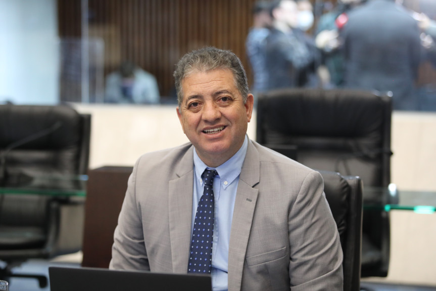 “A situação tem se arrastado por meses e afeta moradores e comerciantes de diversos bairros, gerando sérios transtornos para a comunidade”, ressalta o deputado.