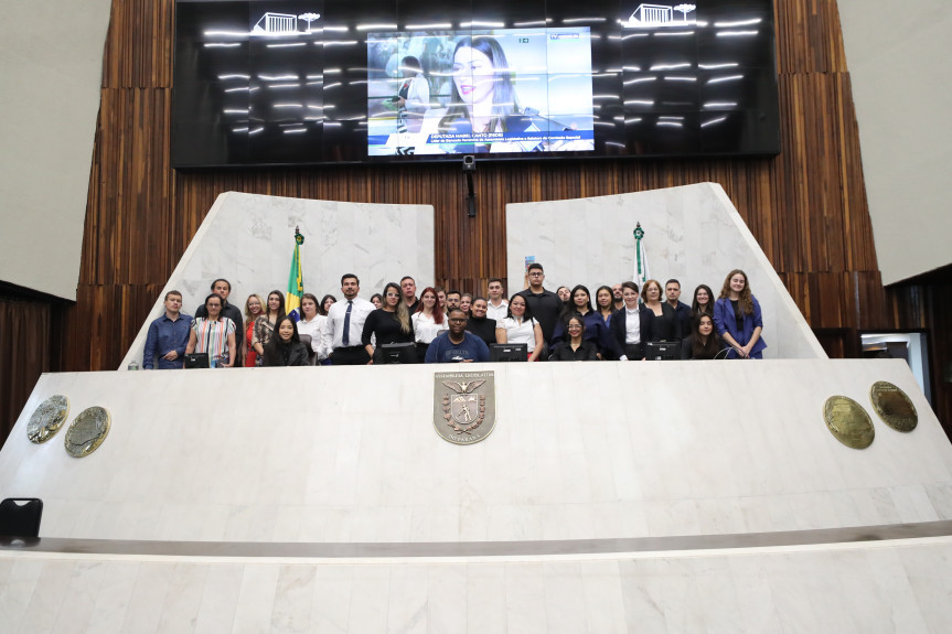 Visitantes puderam conhecer o Plenário da Casa.