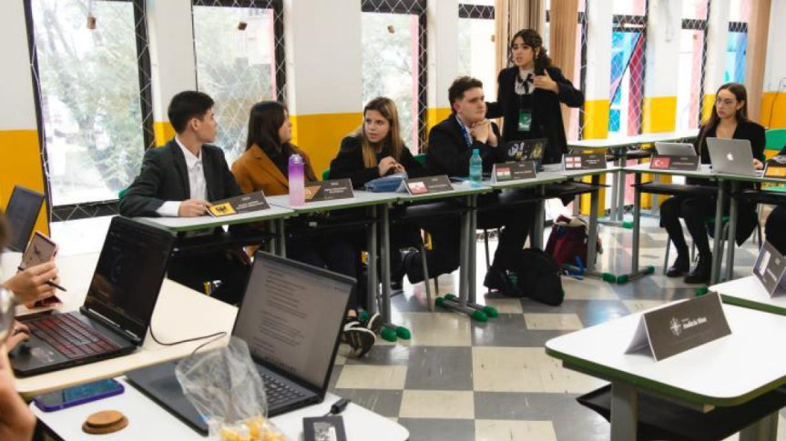 Alunos do CEP participam de simulação das Nações Unidas.