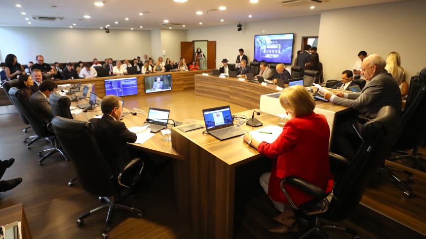 Reunião ocorreu no início da tarde desta terça-feira (31), no Auditório Legislativo.