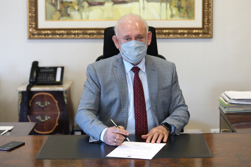 Presidente Traiano promulga a isenção de ICMS para medicamento que trata a AME