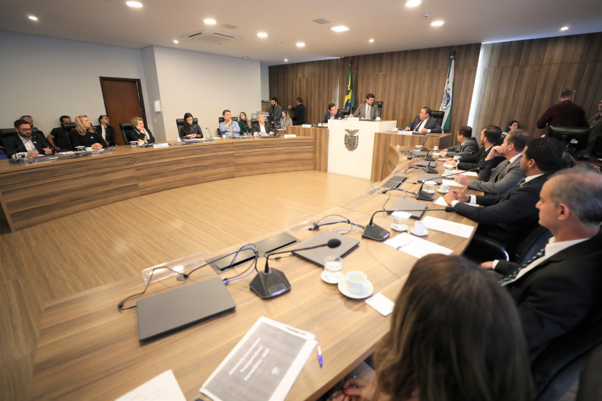 Reunião ocorreu ao longo de toda a manhã desta terça-feira (27), no Auditório Legislativo.