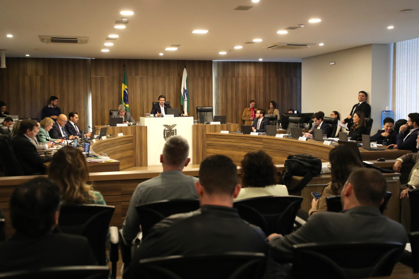 Reunião ocorreu no início da tarde desta terça-feira (14), no Auditório Legislativo.