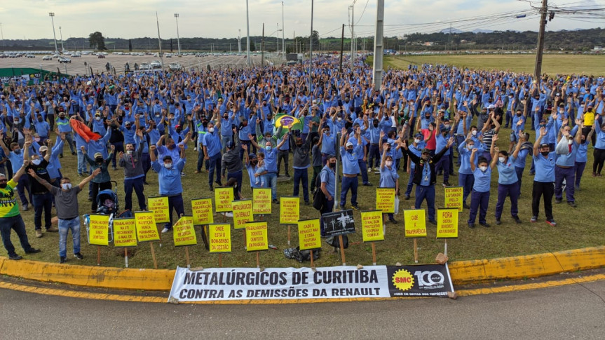 Protesto dos funcionários da Renault em São José dos Pinhais contra as demissões na empresa.