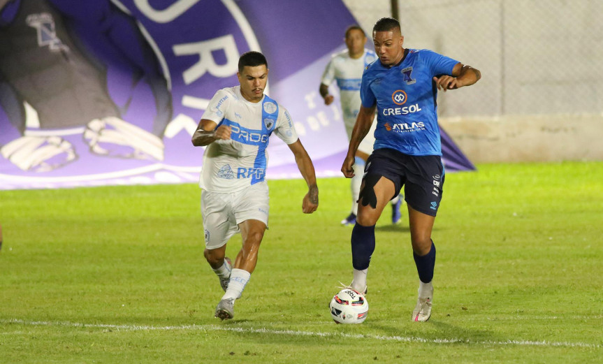 O Tubarão, que venceu o Azuriz na última rodada e segue líder no campeonato, encara o Athletico Paranaense nesta quinta-feira (03).