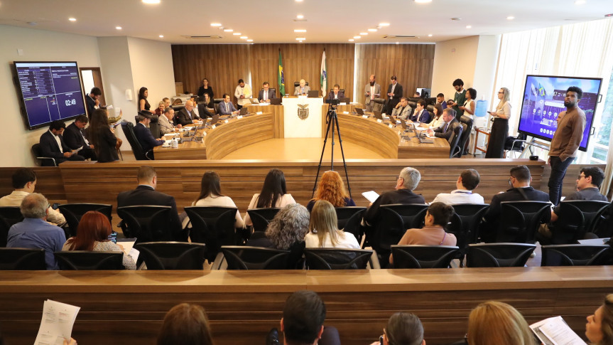 Reunião ocorreu no início da tarde desta terça-feira (5), no Auditório Legislativo.
