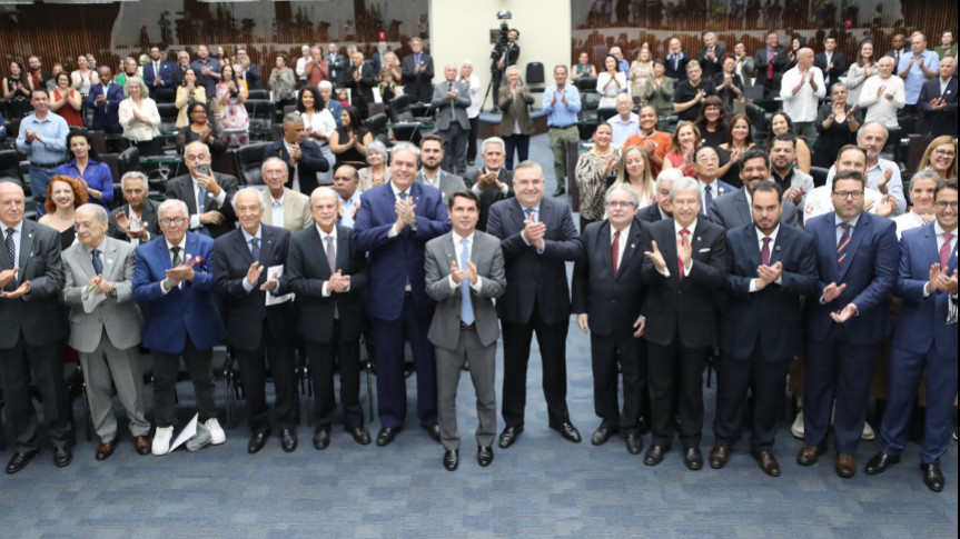 O Parlamento abriu as portas para diversos debates e homenagens.
