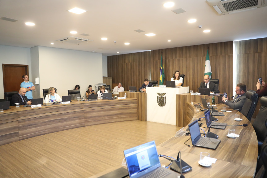 Reunião ocorreu no início da tarde desta segunda-feira (1º), no Auditório Legislativo.